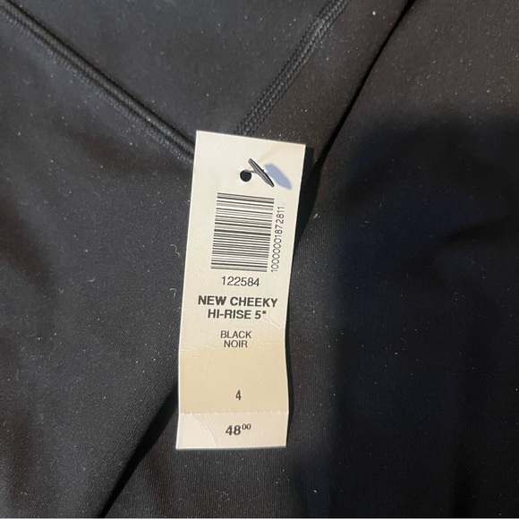 Aritzia Golden Powersculpt shorts - Picture 3 of 6